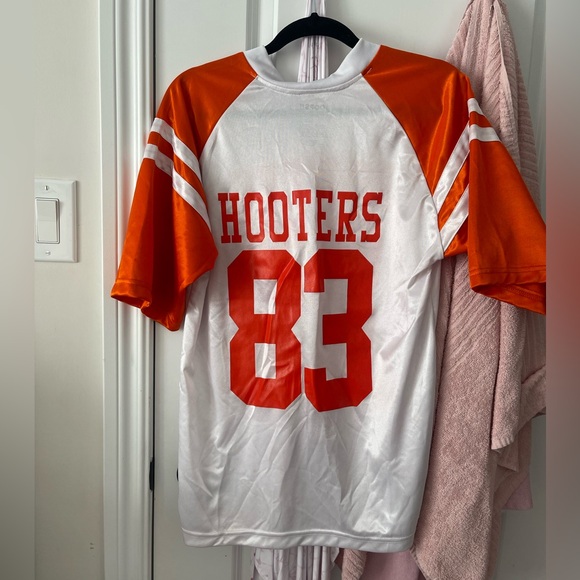 Cute Hooters jersey - Picture 2 of 3